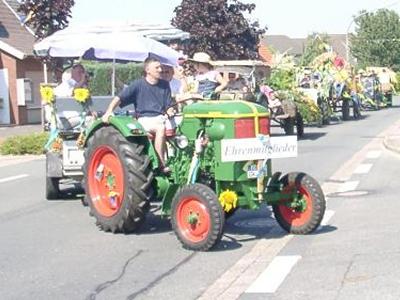 Umzug mit Mottowagen