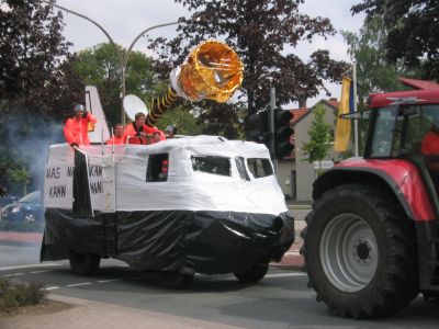 Umzug mit Mottowagen
