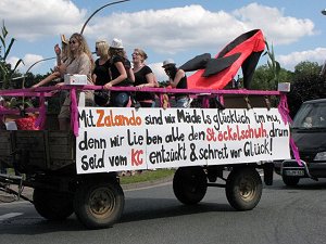 Umzug mit Mottowagen